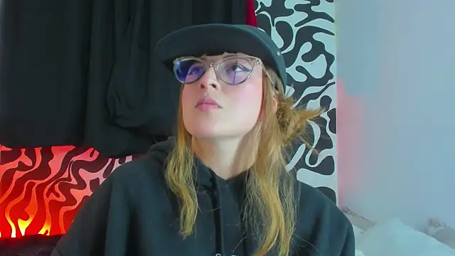 Snapshot of tekila__ chatting on 10.25.25 tekila online show from 10.25.25