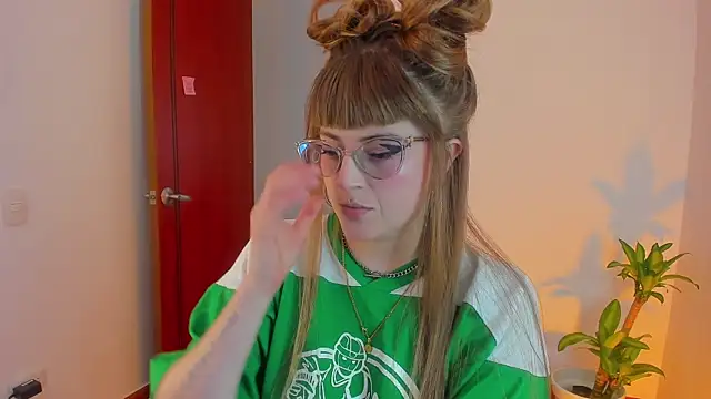 Snapshot of tekila__ chatting on 02.10.26 tekila online show from 02.10.26