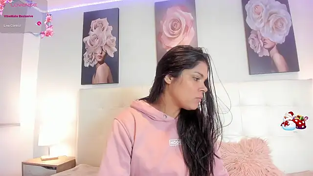 Sweetdreamses  online show from 12.12.24