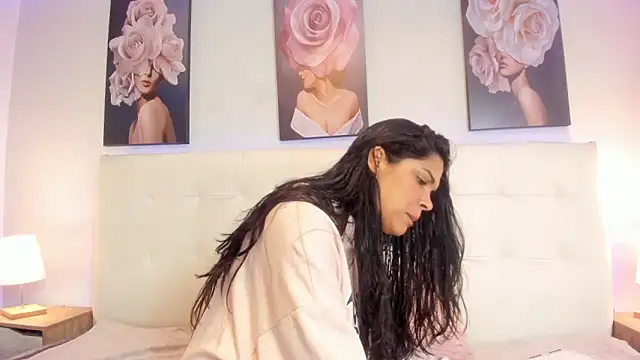 Sweetdreamses  online show from 02.05.25