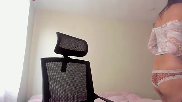 Sweetdreamses  online show from 03.12.26