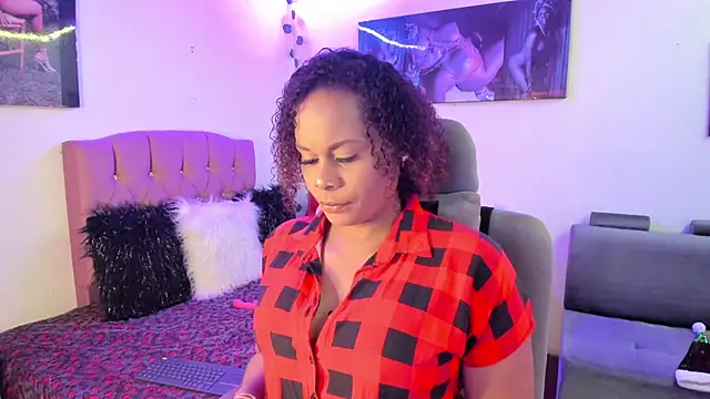 Snapshot of Camille_rose_ chatting on 12.11.24 Camille rose online show from 12.11.24