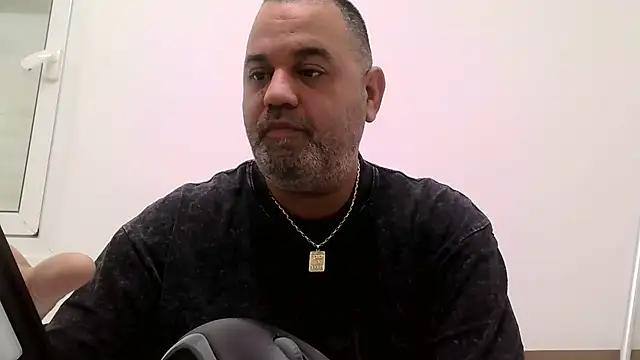 Snapshot of your_man85 chatting on 01.28.25 your man85 online show from 01.28.25