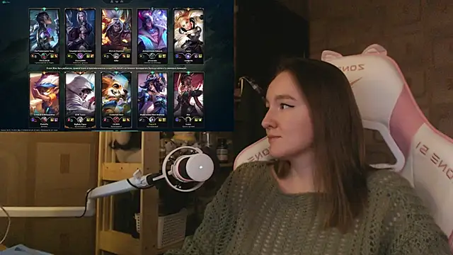 MoonlishSiren online show from 05.18.26