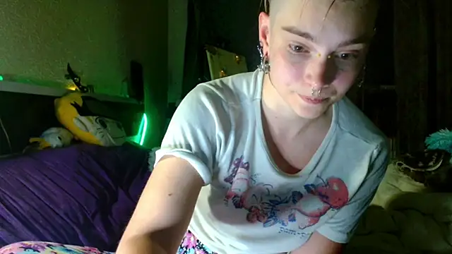Snapshot of Sophie_Bell chatting on 05.17.26 Sophie Bell online show from 05.17.26