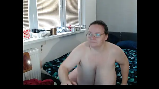 Snapshot of Sweetboobs chatting on 06.18.26 Sweetboobs online show from 06.18.26
