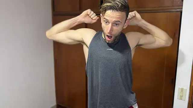 Snapshot of aquilesmade chatting on 12.28.24 aquilesmade online show from 12.28.24