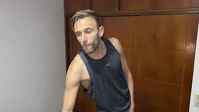 Snapshot of aquilesmade chatting on 12.29.24 aquilesmade online show from 12.29.24