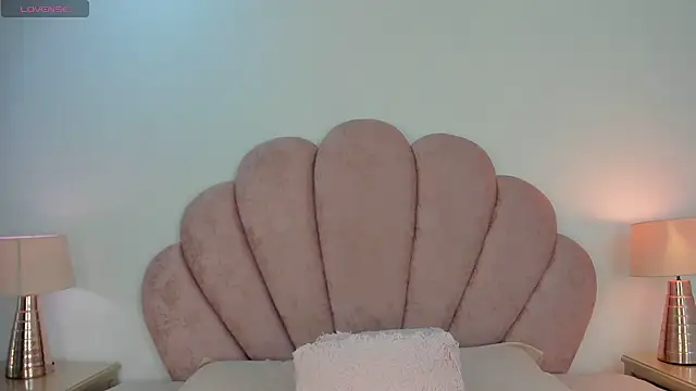 Nicole Paradise online show from 12.31.24