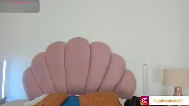 Nicole Paradise online show from 06.12.26