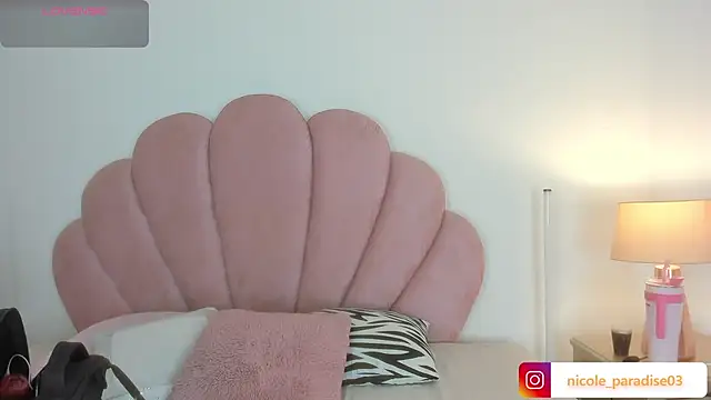 Nicole Paradise online show from 07.04.26