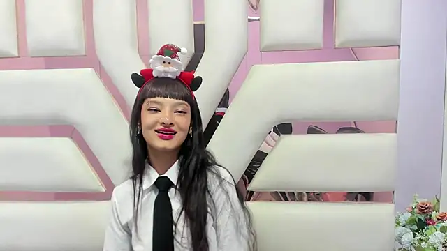 Snapshot of Aurora_18 chatting on 12.12.24 Aurora 18 online show from 12.12.24