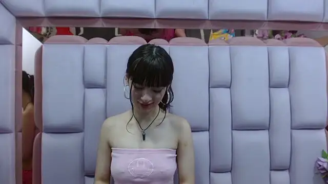 Snapshot of Aurora_18 chatting on 02.01.25 Aurora 18 online show from 02.01.25