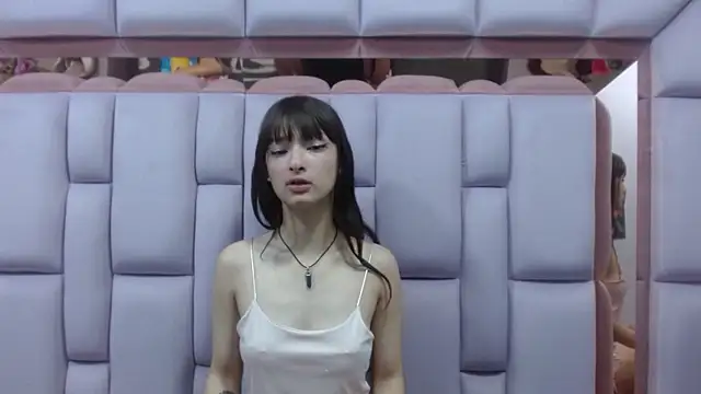 Snapshot of Aurora_18 chatting on 02.01.25 Aurora 18 online show from 02.01.25