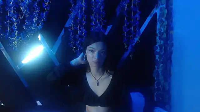 Snapshot of Aurora_18 chatting on 09.18.25 Aurora 18 online show from 09.18.25