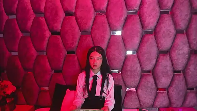 Snapshot of Aurora_18 chatting on 09.19.25 Aurora 18 online show from 09.19.25