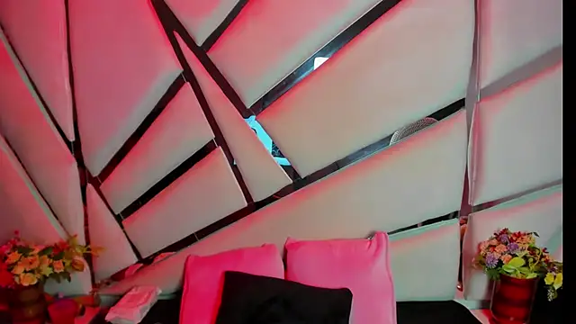 Snapshot of Aurora_18 chatting on 10.11.25 Aurora 18 online show from 10.11.25