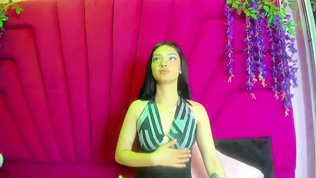 Snapshot of Aurora_18 chatting on 10.15.25 Aurora 18 online show from 10.15.25