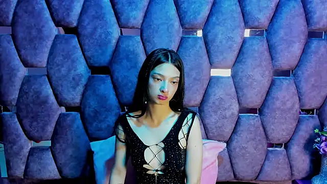 Snapshot of Aurora_18 chatting on 12.04.25 Aurora 18 online show from 12.04.25