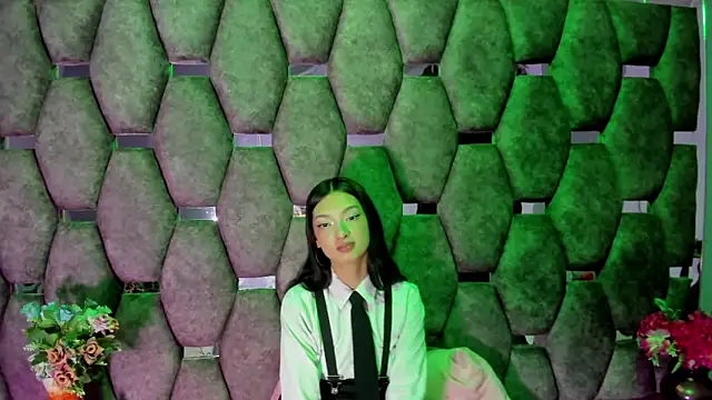 Snapshot of Aurora_18 chatting on 12.18.25 Aurora 18 online show from 12.18.25