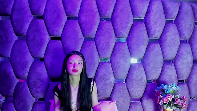 Aurora 18 online show from 12.22.25