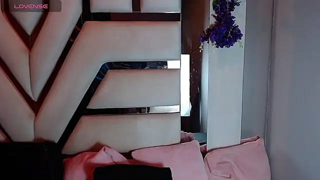 Aurora 18 online show from 04.23.26