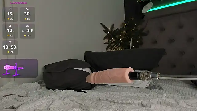 Snapshot of Sexydoll112 chatting on 12.28.24 Sexydoll112 online show from 12.28.24