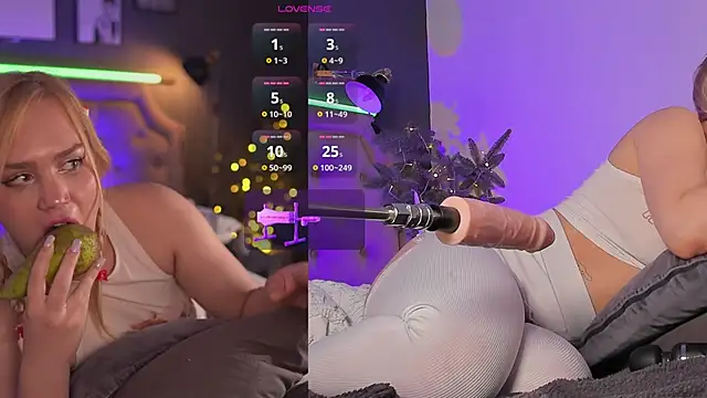 Snapshot of Sexydoll112 chatting on 12.31.24 Sexydoll112 online show from 12.31.24