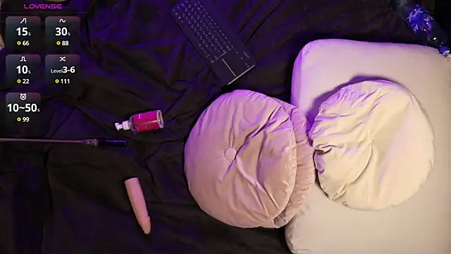 Snapshot of Sexydoll112 chatting on 01.08.25 Sexydoll112 online show from 01.08.25