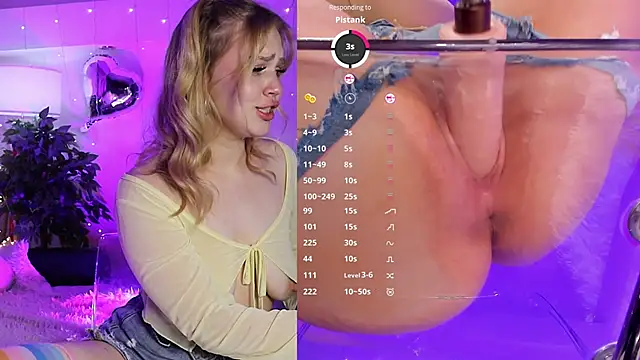 Snapshot of Sexydoll112 chatting on 02.14.25 Sexydoll112 online show from 02.14.25