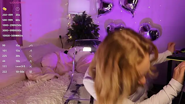 Snapshot of Sexydoll112 chatting on 02.15.25 Sexydoll112 online show from 02.15.25