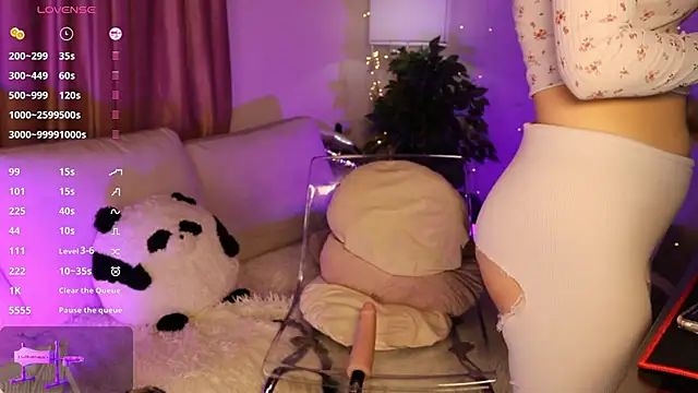 Snapshot of Sexydoll112 chatting on 03.15.25 Sexydoll112 online show from 03.15.25