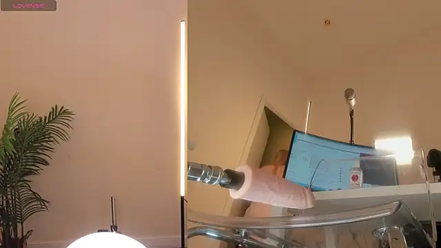 Snapshot of Sexydoll112 chatting on 09.30.25 Sexydoll112 online show from 09.30.25