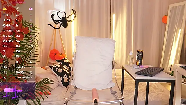 Snapshot of Sexydoll112 chatting on 11.01.25 Sexydoll112 online show from 11.01.25