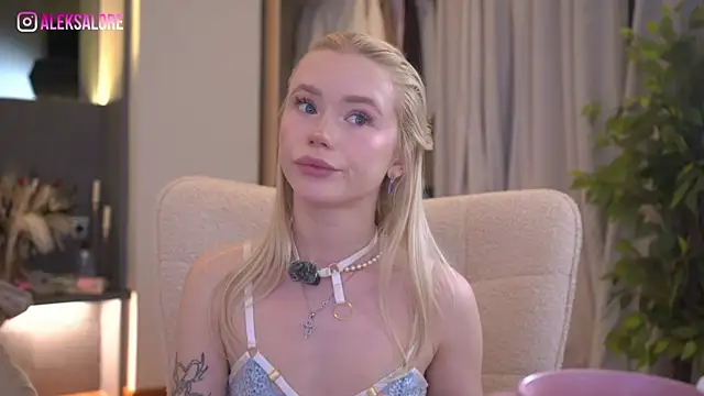 LexieLoree online show from 04.25.26