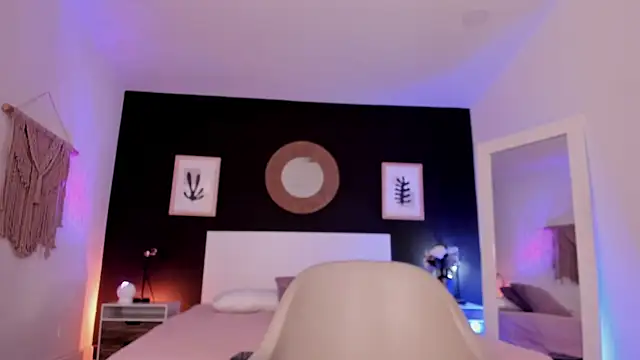 VioletPaket online show from 09.10.25