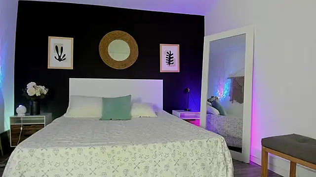 VioletPaket online show from 02.12.26