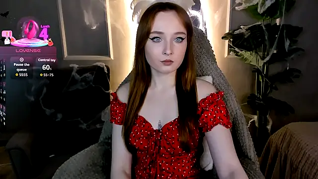 Snapshot of Emma_Chery chatting on 10.18.25 Emma Chery online show from 10.18.25