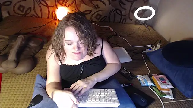 Snapshot of MiniNatalie chatting on 01.25.25 MiniNatalie online show from 01.25.25