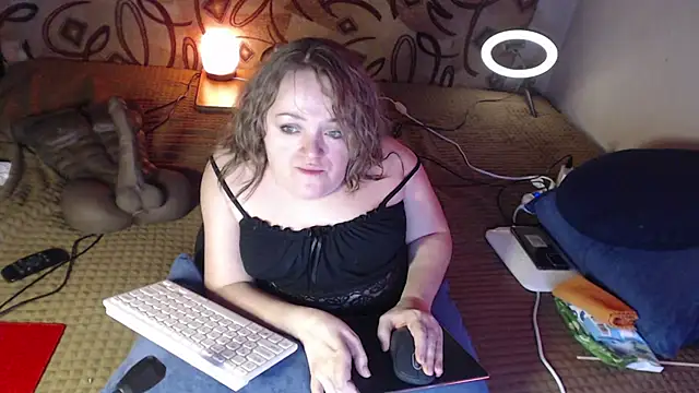 Snapshot of MiniNatalie chatting on 01.26.25 MiniNatalie online show from 01.26.25