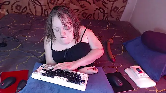 Snapshot of MiniNatalie chatting on 02.24.25 MiniNatalie online show from 02.24.25