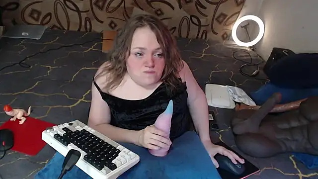 Snapshot of MiniNatalie chatting on 03.11.25 MiniNatalie online show from 03.11.25