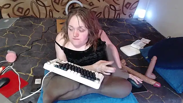 Snapshot of MiniNatalie chatting on 03.16.25 MiniNatalie online show from 03.16.25