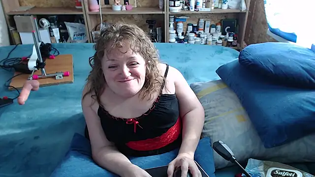 Snapshot of MiniNatalie chatting on 10.01.25 MiniNatalie online show from 10.01.25