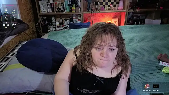 Snapshot of MiniNatalie chatting on 11.16.25 MiniNatalie online show from 11.16.25