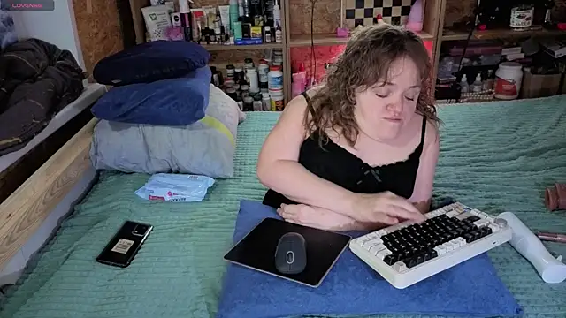 Snapshot of MiniNatalie chatting on 12.01.25 MiniNatalie online show from 12.01.25