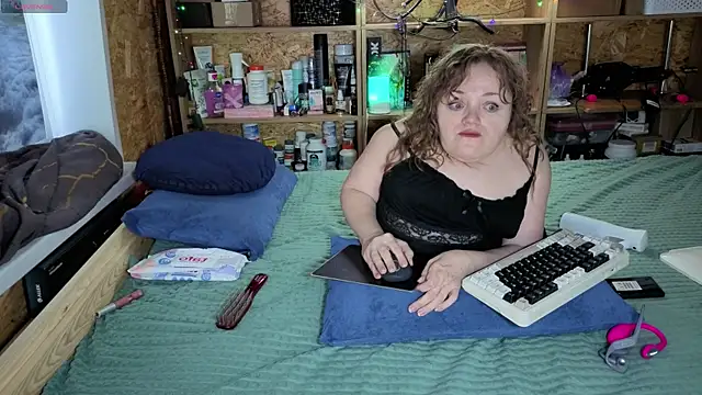 Snapshot of MiniNatalie chatting on 01.07.26 MiniNatalie online show from 01.07.26