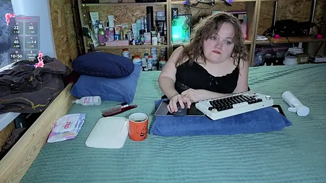 Snapshot of MiniNatalie chatting on 01.11.26 MiniNatalie online show from 01.11.26