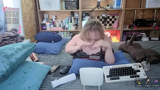 Snapshot of MiniNatalie chatting on 03.05.26 MiniNatalie online show from 03.05.26