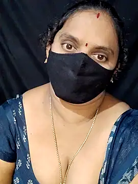 Snapshot of vintage-vibs chatting on 02.03.25 vintage-vibs online show from 02.03.25